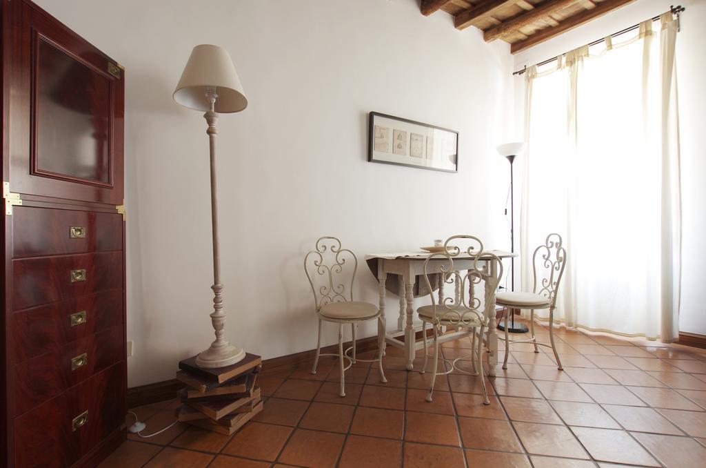 شقة Vacanze Romane Centro Storico Trastevere الغرفة الصورة