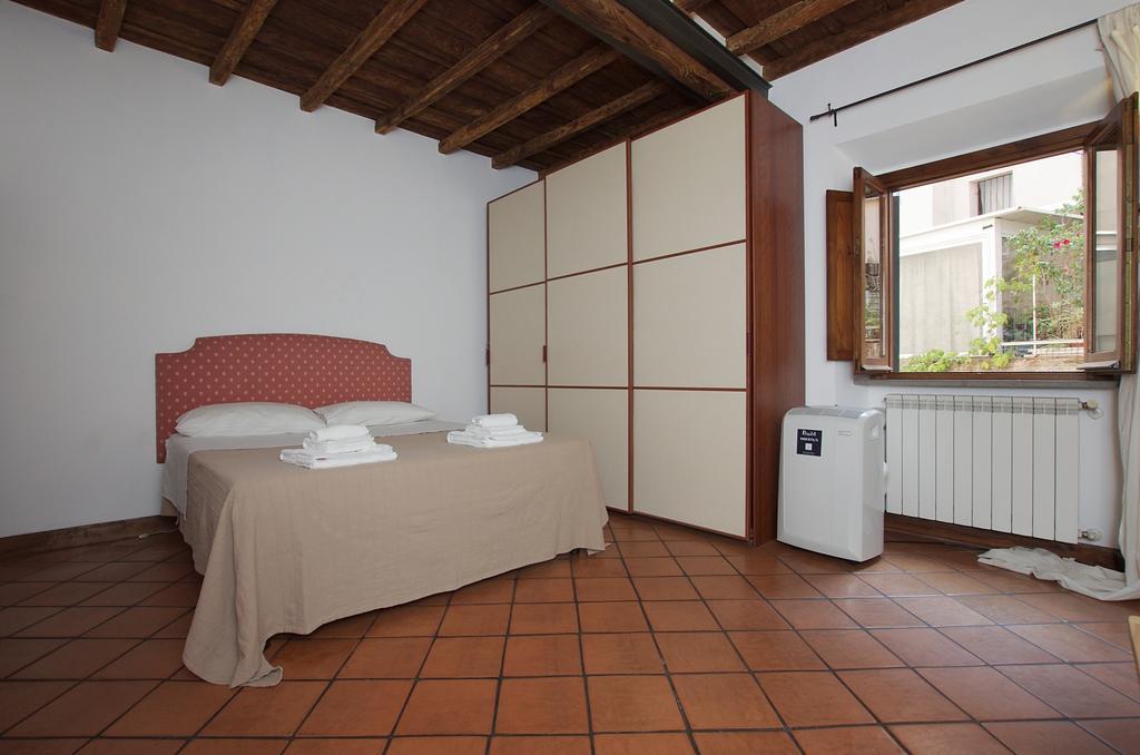 شقة Vacanze Romane Centro Storico Trastevere الغرفة الصورة